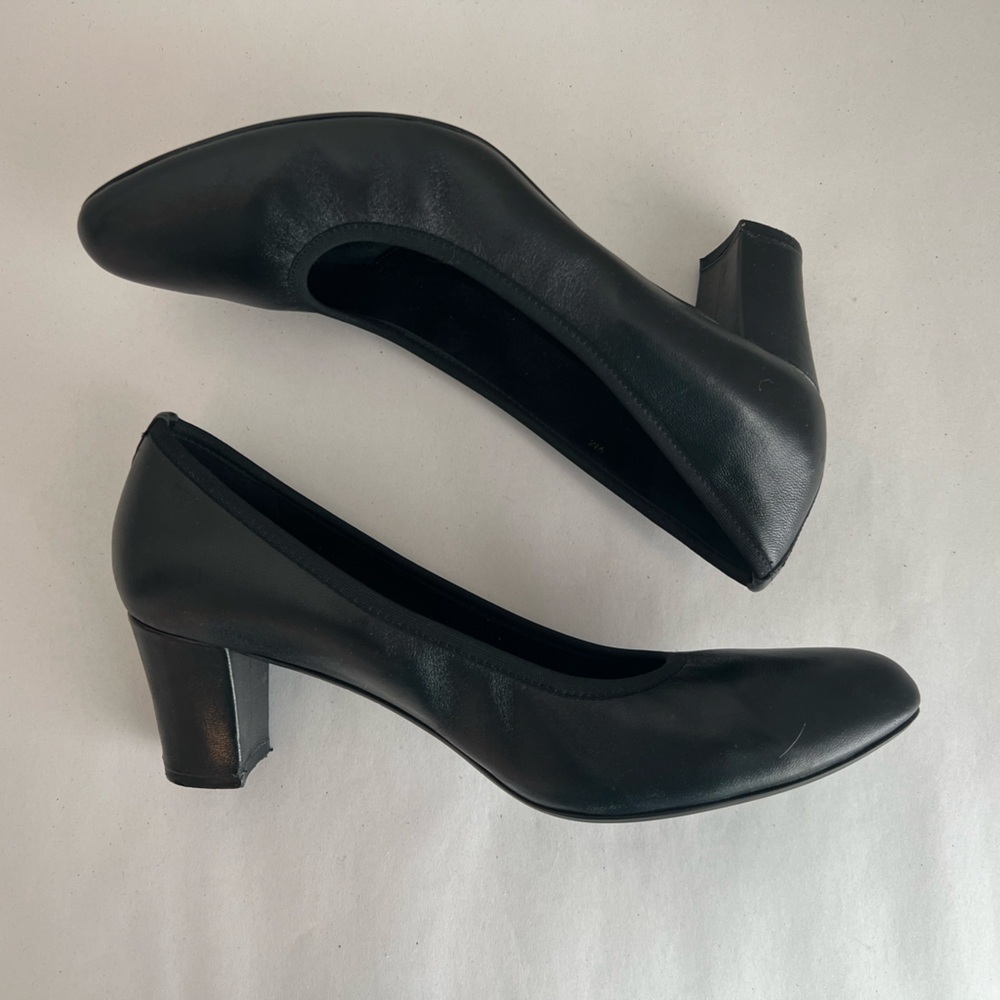 Vaneli Black Low Heels Size 9M
